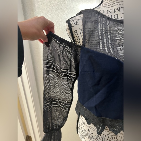 NWOT Endless Rose Cold Shoulder lace top. Style tags attached, size Medium - Picture 6 of 15